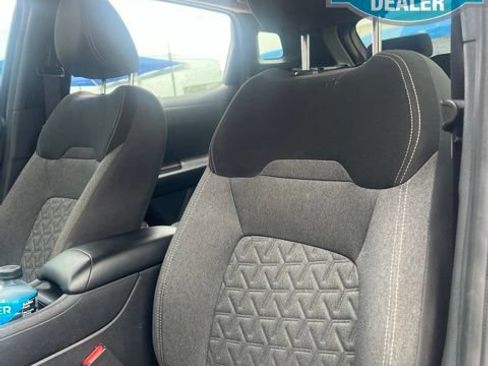Used 2025 Nissan Kicks SV FWD image 9