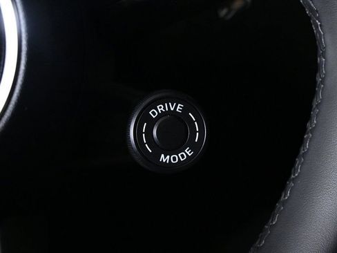 Certified 2025 Porsche Macan image 24