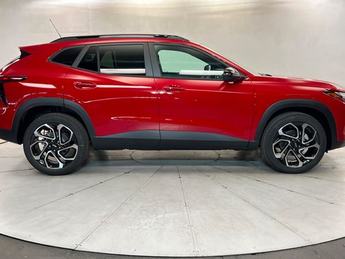 New 2026 Chevrolet Trax RS w/ Driver Confidence Package FWD image 7