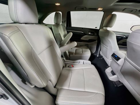 Used 2019 Toyota Highlander Limited AWD/4WD image 27