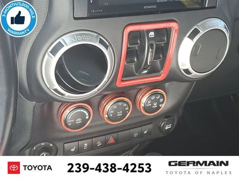 Used 2018 Jeep Wrangler Unlimited Sahara w/ Connectivity Group image 31