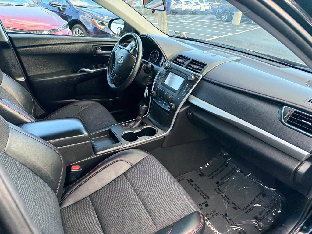 Used 2016 Toyota Camry SE FWD image 9