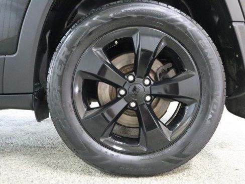 Used 2020 Jeep Cherokee Latitude Plus AWD/4WD image 21