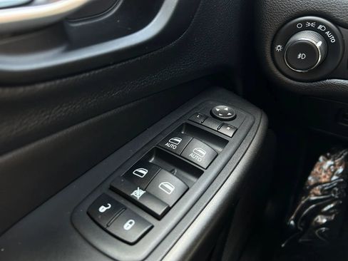 Used 2021 Jeep Cherokee Trailhawk w/ Trailer Tow Group AWD/4WD image 12