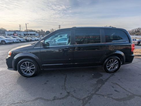 Used 2017 Dodge Grand Caravan SXT image 4