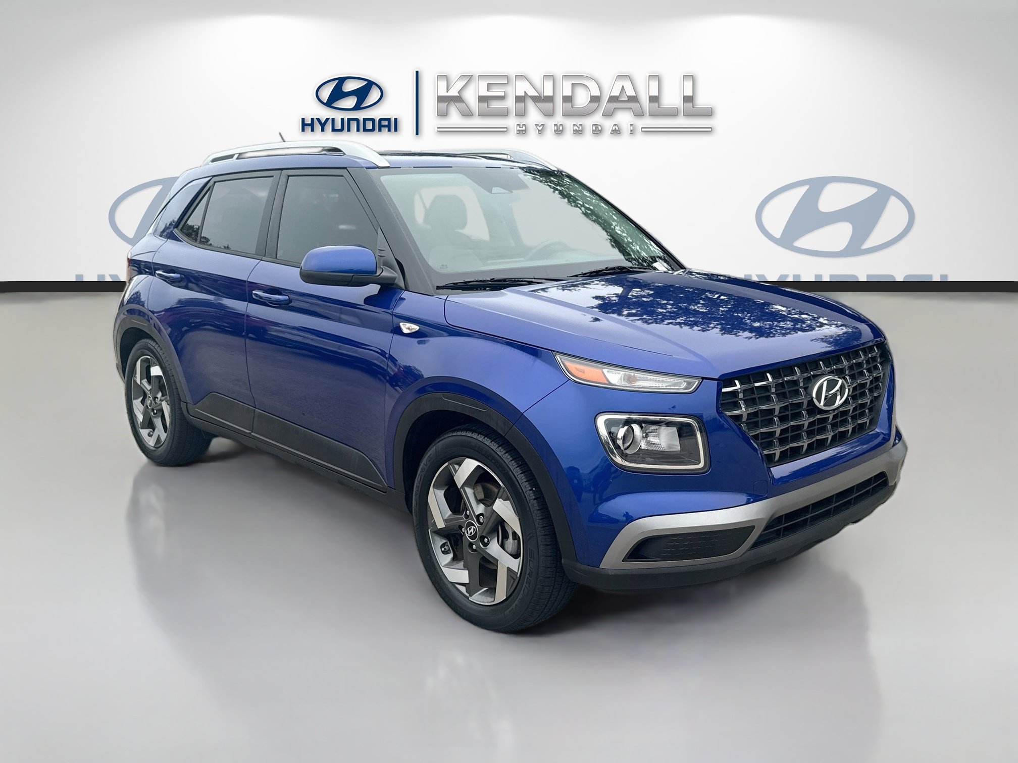 Used 2023 Hyundai Venue SEL FWD image 1