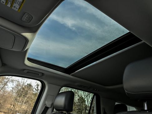 Used 2025 Ford Expedition Active image 16