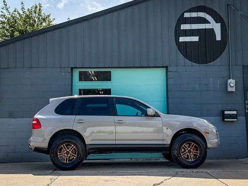 Used 2010 Porsche Cayenne AWD/4WD image 10
