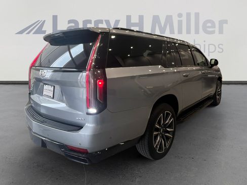 Used 2024 Cadillac Escalade ESV Sport image 5