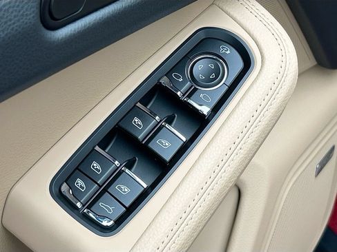 Certified 2026 Porsche Macan AWD/4WD image 24