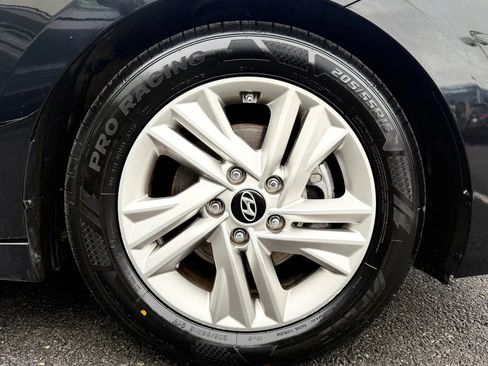 Used 2019 Hyundai Elantra SEL FWD image 41