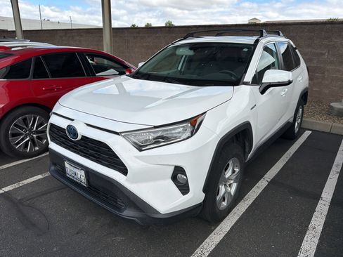 Used 2019 Toyota RAV4 XLE w/ Convenience Package AWD/4WD image 4