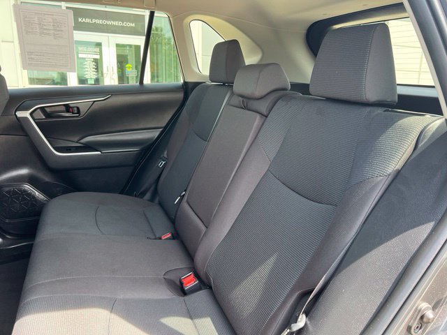 Used 2023 Toyota RAV4 LE AWD/4WD image 16