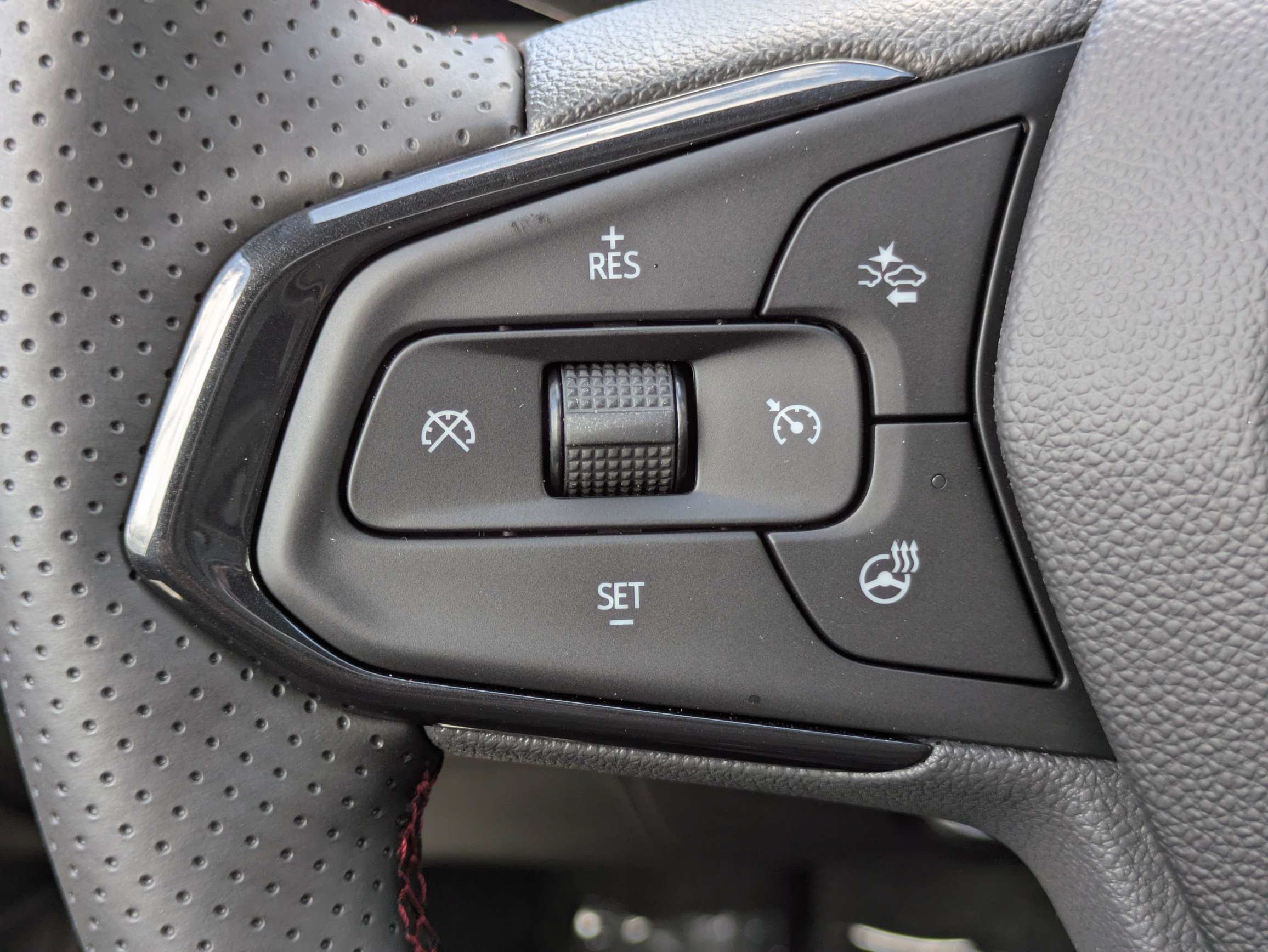 New 2026 Chevrolet Trax RS w/ Sunroof Package FWD image 17
