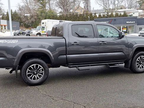 Used 2022 Toyota Tacoma TRD Sport image 3