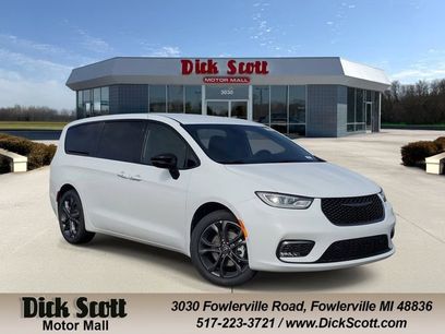 New 2026 Chrysler Pacifica Select