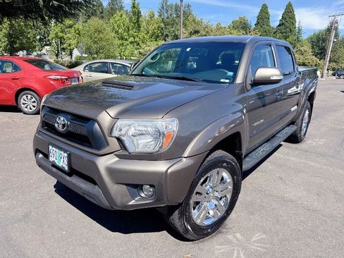 Used 2012 Toyota Tacoma 4x4 Double Cab image 2