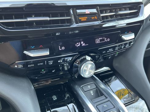 Certified 2024 Acura MDX w/ Technology Package FWD image 18