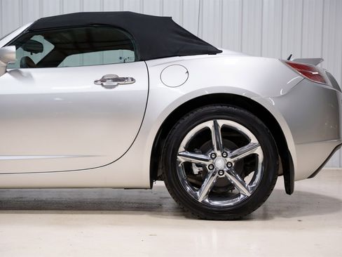 Used 2008 Saturn Sky w/ Premium Trim Package RWD image 4
