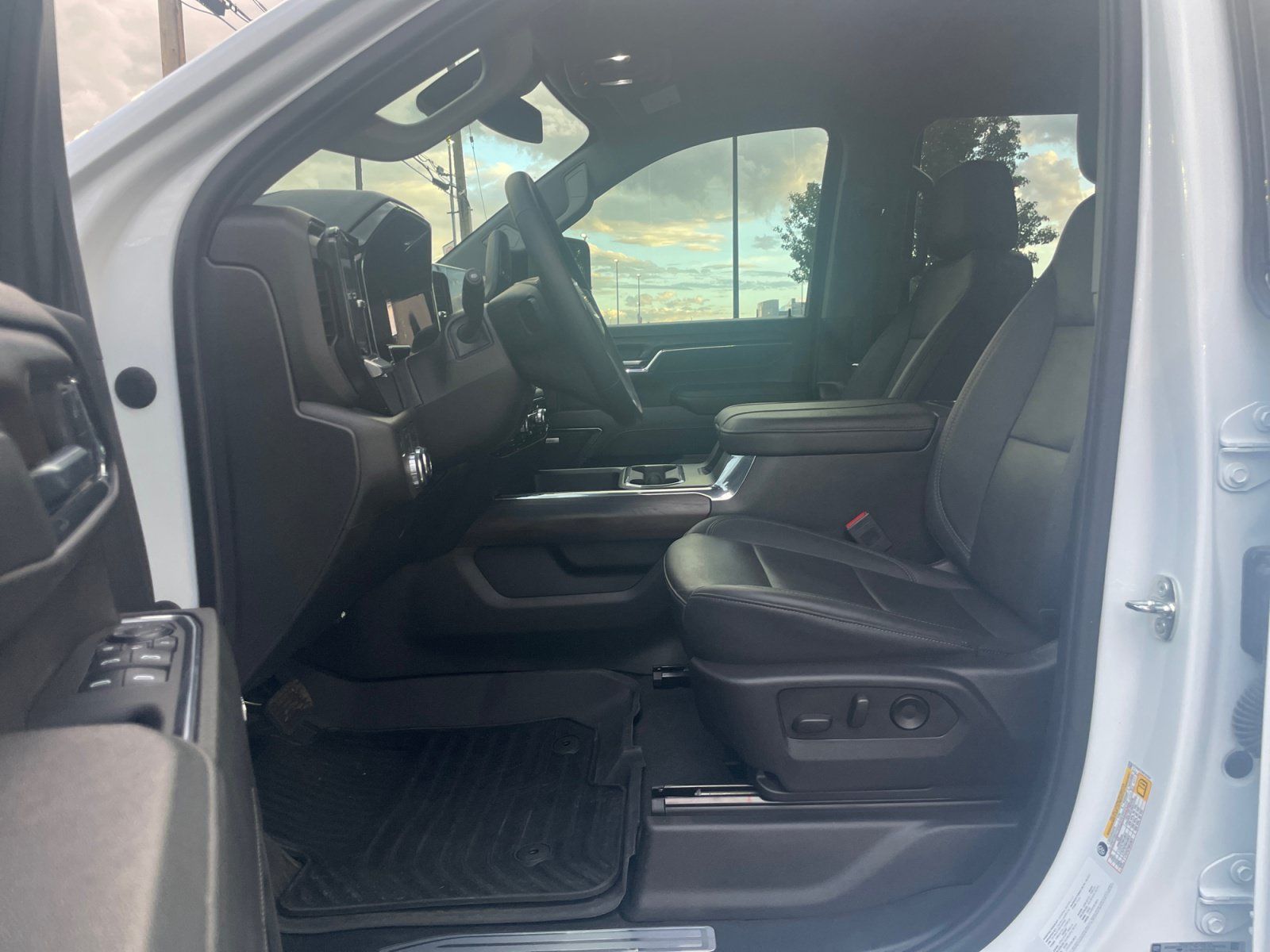 Used 2024 GMC Sierra 3500 SLT w/ SLT Convenience Package AWD/4WD image 23
