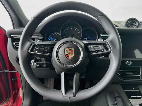 Certified 2025 Porsche Macan AWD/4WD image 14