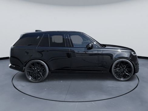 Used 2025 Land Rover Range Rover SE AWD/4WD image 4