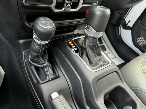 Used 2024 Jeep Wrangler High Altitude AWD/4WD image 12
