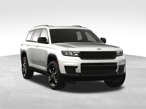 New 2025 Jeep Grand Cherokee L Altitude image 9