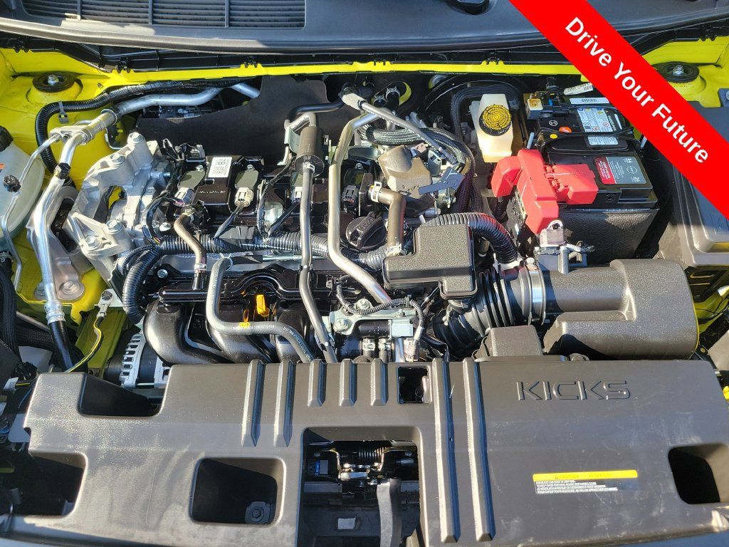 Used 2025 Nissan Kicks SR AWD/4WD image 32