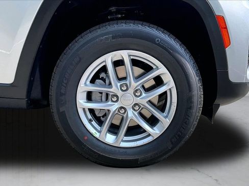New 2026 Jeep Grand Cherokee Laredo RWD image 31