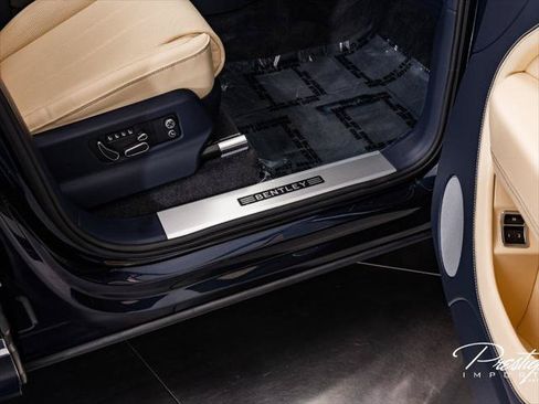 Used 2023 Bentley Bentayga Extended Wheelbase AWD/4WD image 34