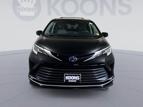 Used 2023 Toyota Sienna Limited AWD/4WD image 11