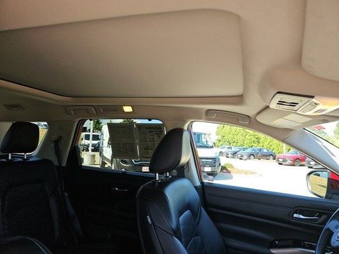 Used 2024 Nissan Pathfinder Platinum w/ Cargo Package image 13