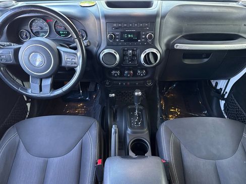 Used 2018 Jeep Wrangler Unlimited Sahara AWD/4WD image 14