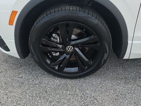 Used 2024 Volkswagen Tiguan SE R-Line FWD image 9