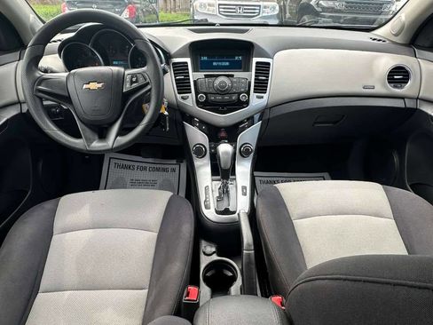 Used 2014 Chevrolet Cruze LS FWD image 16