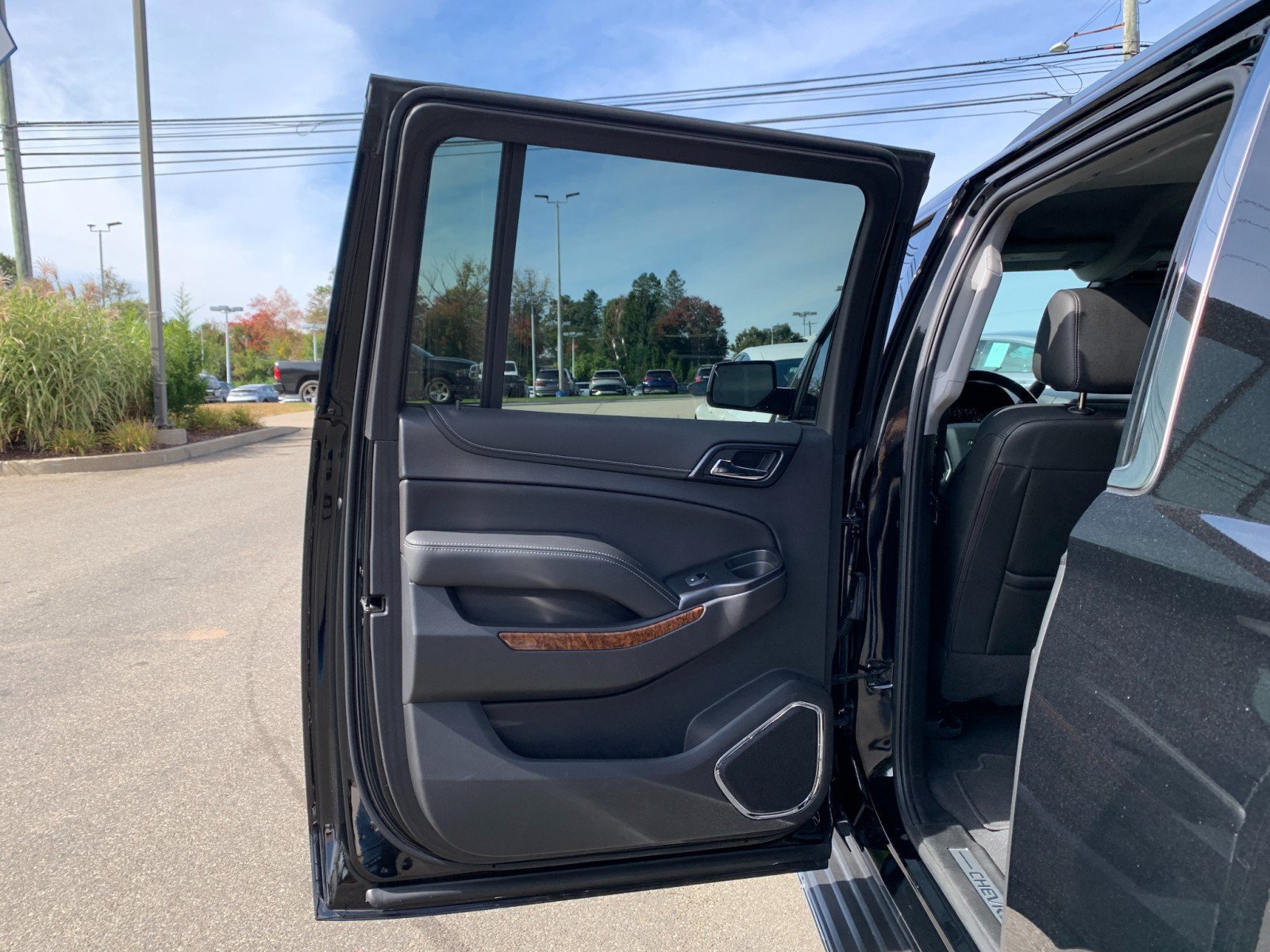 Used 2020 Chevrolet Suburban Premier w/ Max Trailering Package AWD/4WD image 32
