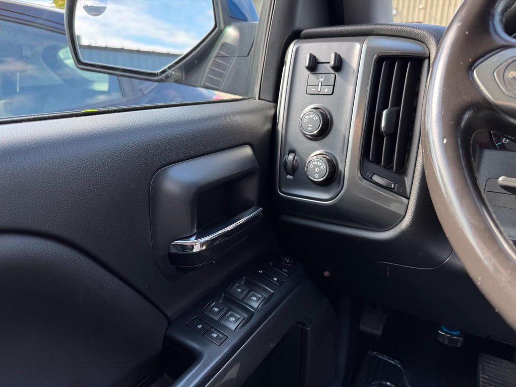 Used 2018 Chevrolet Silverado 1500 LT w/ All Star Edition AWD/4WD image 32