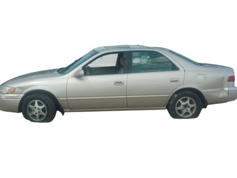 Used 1998 Toyota Camry LE FWD image 2