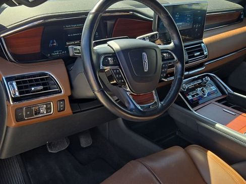 Used 2022 Lincoln Navigator Reserve image 21