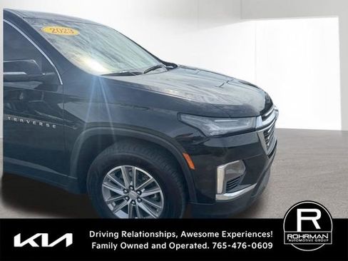 Used 2023 Chevrolet Traverse LT image 3