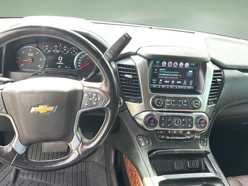 Used 2019 Chevrolet Tahoe Premier w/ Premier Plus Edition RWD image 17