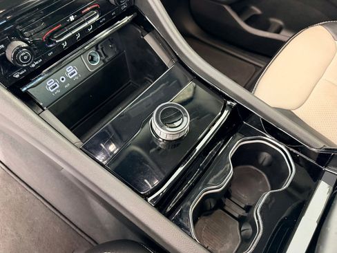 Used 2023 Jeep Grand Cherokee Laredo AWD/4WD image 19