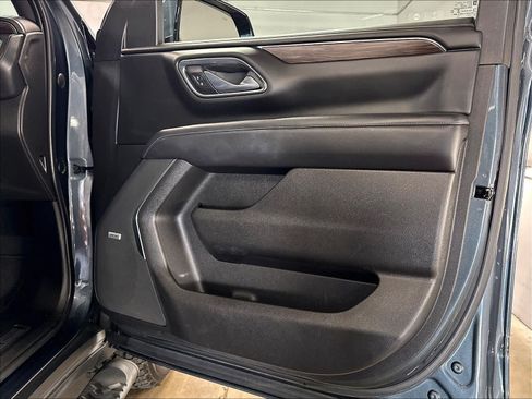 Used 2021 Chevrolet Tahoe Z71 w/ Luxury Package AWD/4WD image 26