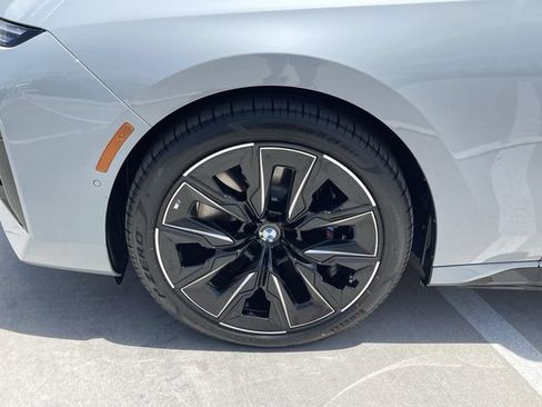 Used 2025 BMW i7 xDrive60 AWD/4WD image 10