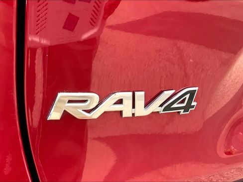 Used 2025 Toyota RAV4 XLE FWD image 30