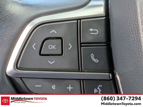 Used 2020 Toyota Highlander XLE AWD/4WD image 19