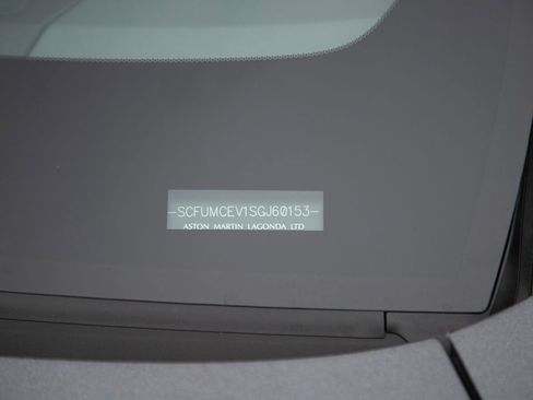 Used 2025 Aston Martin Vanquish image 27