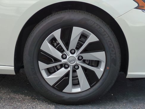 New 2025 Nissan Altima 2.5 S image 11