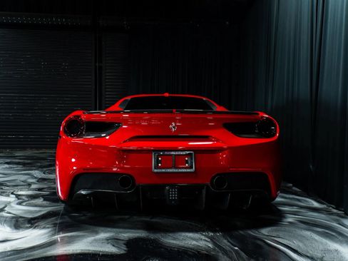 Used 2016 Ferrari 488 GTB RWD image 9